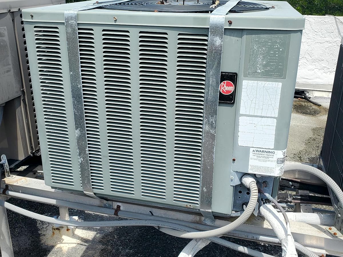 Rooftop HVAC system and line set